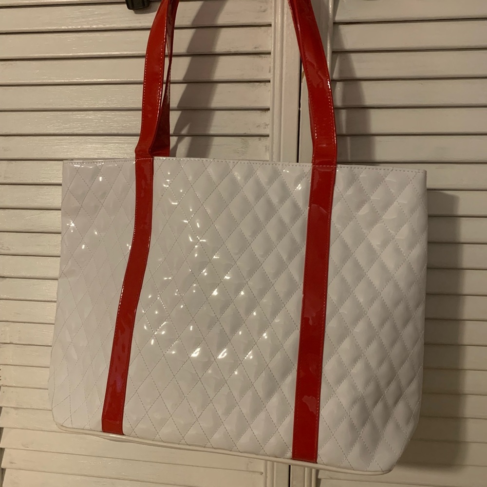 Stylish White and Red Vinyl Quilted Pattern Tote Bag NWOT